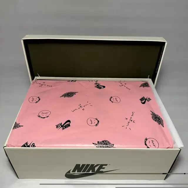 Jordan 1 Retro Low SP Travis Scott Olive  in Men's Shoes in City of Toronto - Image 10