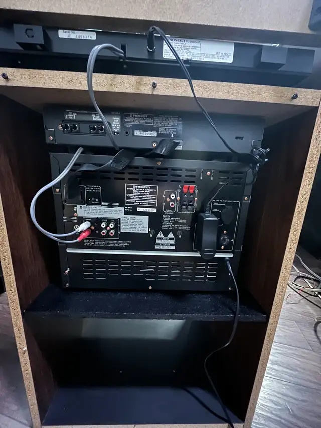 Pioneer Stereo Set in Stereo Systems & Home Theatre in City of Toronto - Image 6