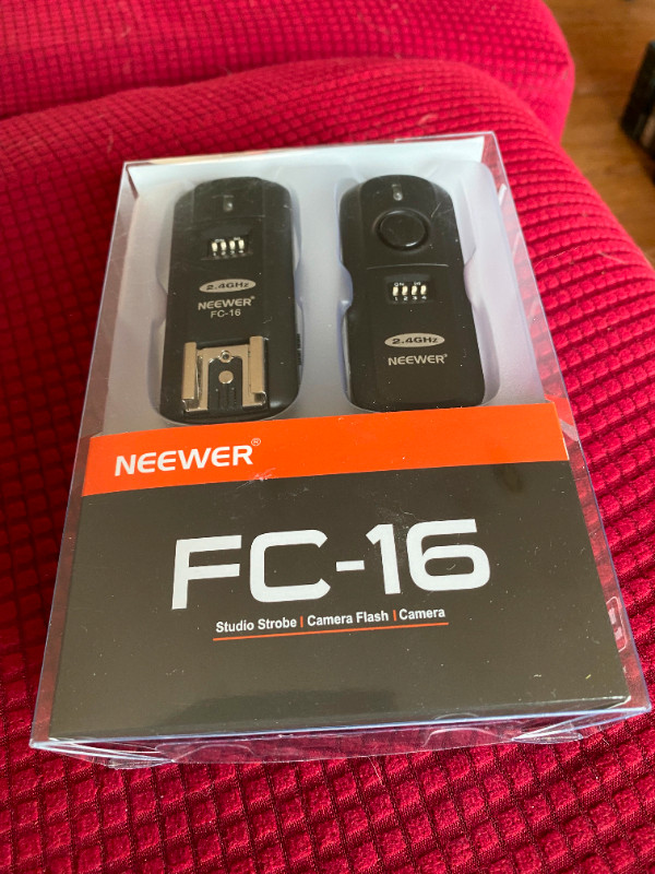 Neewer FC-16 Remote Wireless Flash Trigger with remote receiver in Cameras & Camcorders in Dartmouth