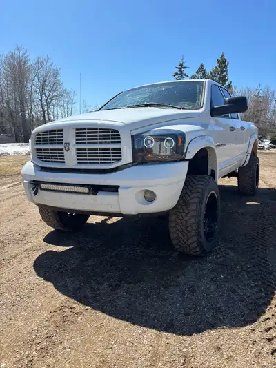 Check out this 2006 Dodge 3500 4x4 diesel truck, perfect for heavy-duty tasks and off-road adventure...