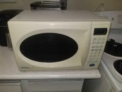 Microwave Danby Designer White 800 W 0.7 cu. ft., View more