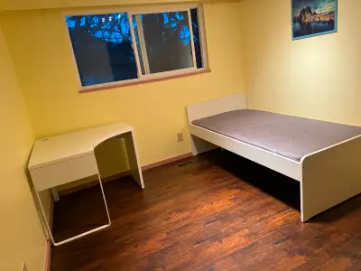 Available March 1st. 900.00 per month, utilities included "yellow" bedroom for rent in West Richmond...