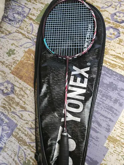 almost new barely used purchased at epic sports. stringed with bg80 at 27tension comes with original...