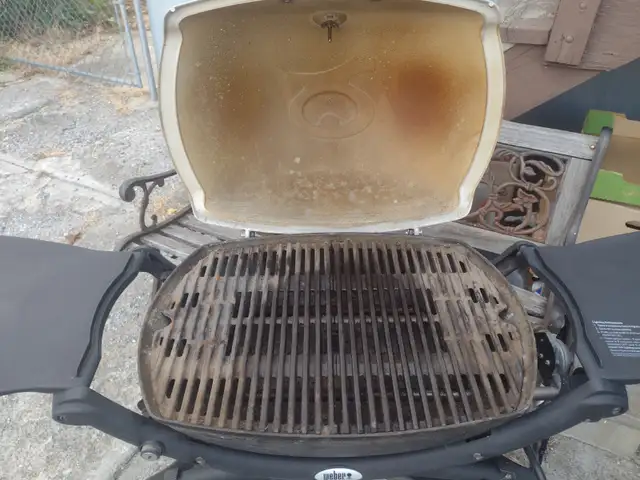 Weber BBQ with Stand in BBQs & Outdoor Cooking in Kamloops - Image 3