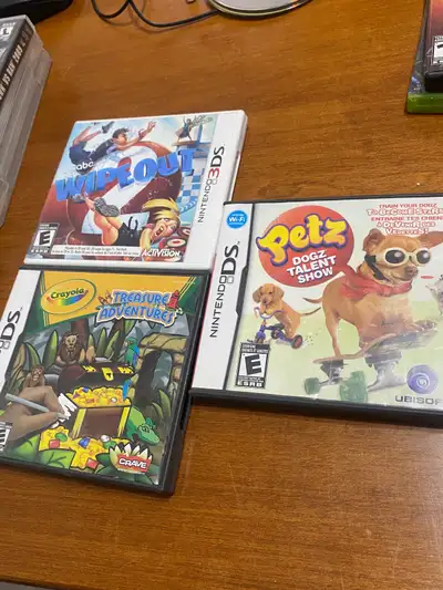 DS games and case with multicoloured stylus! Message with offer