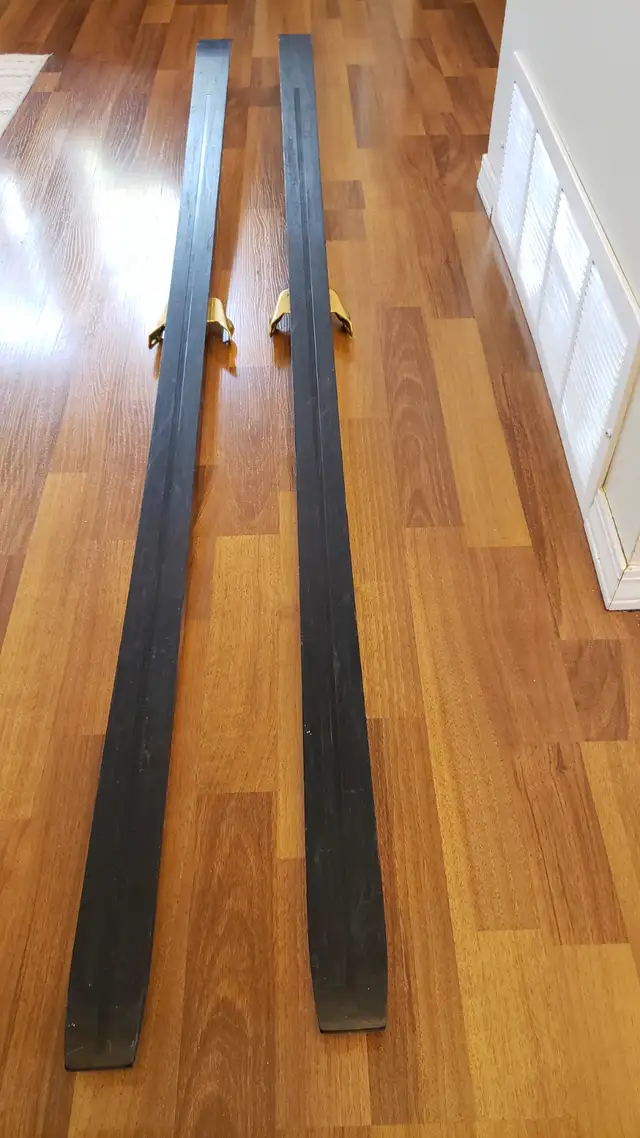 Vintage '80s Rossignol XC Ski Set - Length 180cm, Boot size 6.5 in Ski in Lethbridge - Image 9