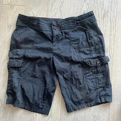 Khakis&Co Men's Black Cargo Shorts in size 12, View more