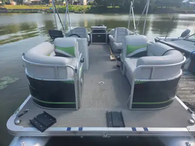 Im selling my 21 ft legend pontoon boat with 90 hp mercury motor power anchor minn kota trolling mot...