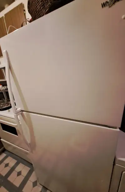 Gros frigidaire whirlpool  400$, View more
