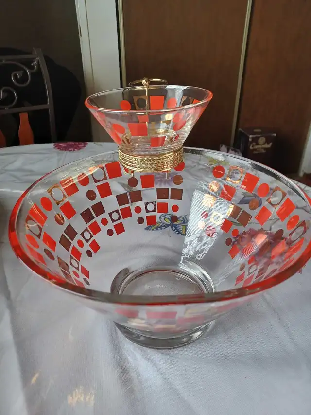 Retro Punch Bowl.595521325929615361