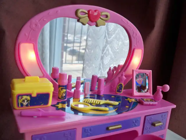 1997 Sailor Moon "Light-Up Dressing Table" Vanity in Box (Irwin) in Arts & Collectibles in Fredericton - Image 6
