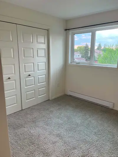 Room for rent in two bedroom, with balcony, close to Kildonan place by peguise street and Regent ave...