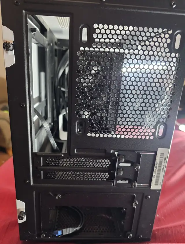 NZXT H200 in System Components in London - Image 5