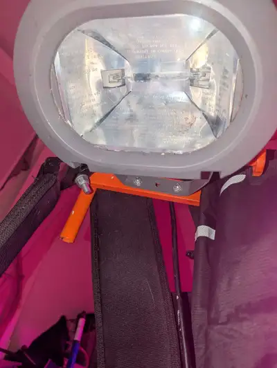 Illuminate your workspace with this used HDX Surface Clad Work Light, perfect for those DIY projects...