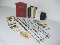 Collection d'articles religieux (chapelets, images saintes, méda