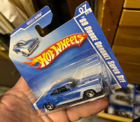 Hot Wheels Muscle Mania Series '69 Dodge Coronet Super Bee 1:64 