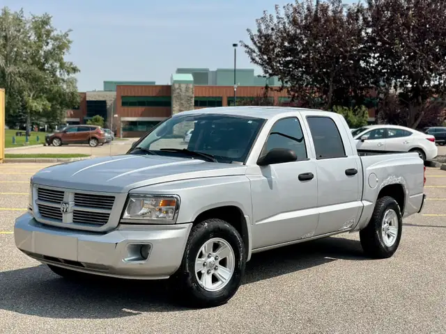 2008 Dodge Dakota SLT 3.7L 4x4 6-Speed Manual Crew Cab! 