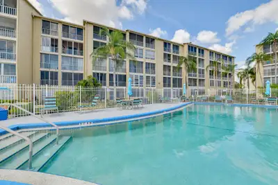 Snowbird vacation to Bradenton, Florida, for seniors, View more