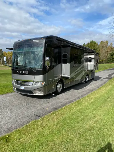 Beautiful Newmar Coach!!! NewAire 3343 - 33.10” 8Kw Onan generator Cummins 360hp / 800lb torque 10,0...
