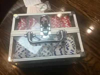 This set features 400 chips in a sturdy plexiglass and aluminum carrying case with lock and key. Thi...