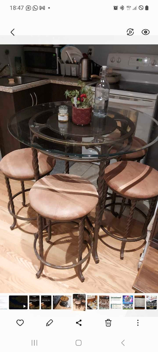 Kitchen table + chair in Dining Tables & Sets in Mississauga / Peel Region