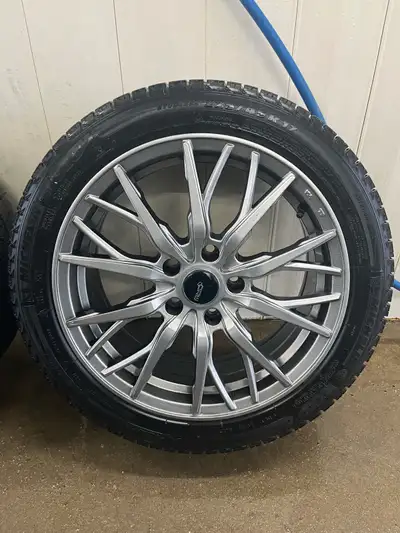 225/45R17 Michelin X-Ice winter tires with lots of life left in them. They come with the set of rims...