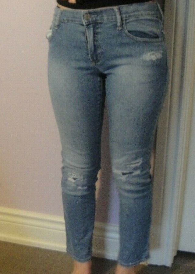 Abercrombie Fitch Girl Size Waist 26" Stretch Distressed Jean in Women's - Bottoms in Markham / York Region