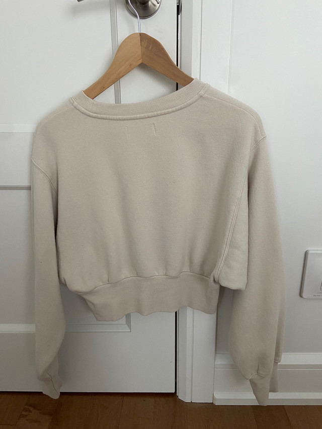 Aritzia Tna Sweater Size Xs dans Femmes - Hauts et vêtements d'extérieur  à Ville de Montréal - Image 2