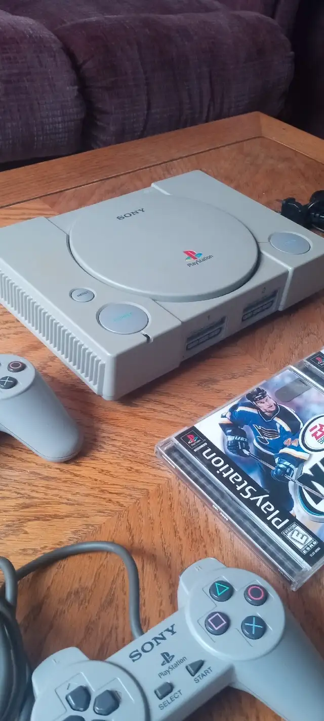Original PlayStation 1. With games/controllers in Older Generation in Owen Sound - Image 5