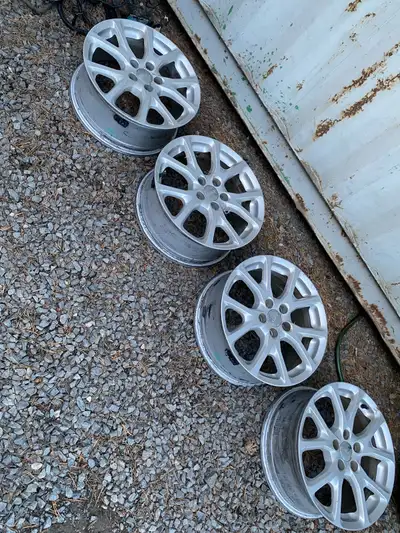 set of 4 (four) 17 inch alum rims off 2016 dodge Cherokee , 5 x 110 asking $350 set Located in Garso...