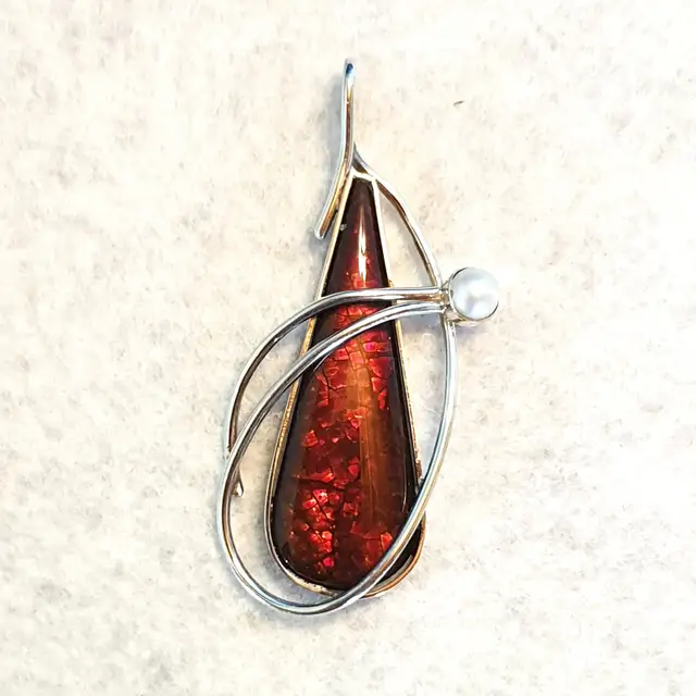 2’’ Elegant Vintage Sterling Silver Red Ammolite & Pearl Pendant in Jewellery & Watches in Calgary - Image 2