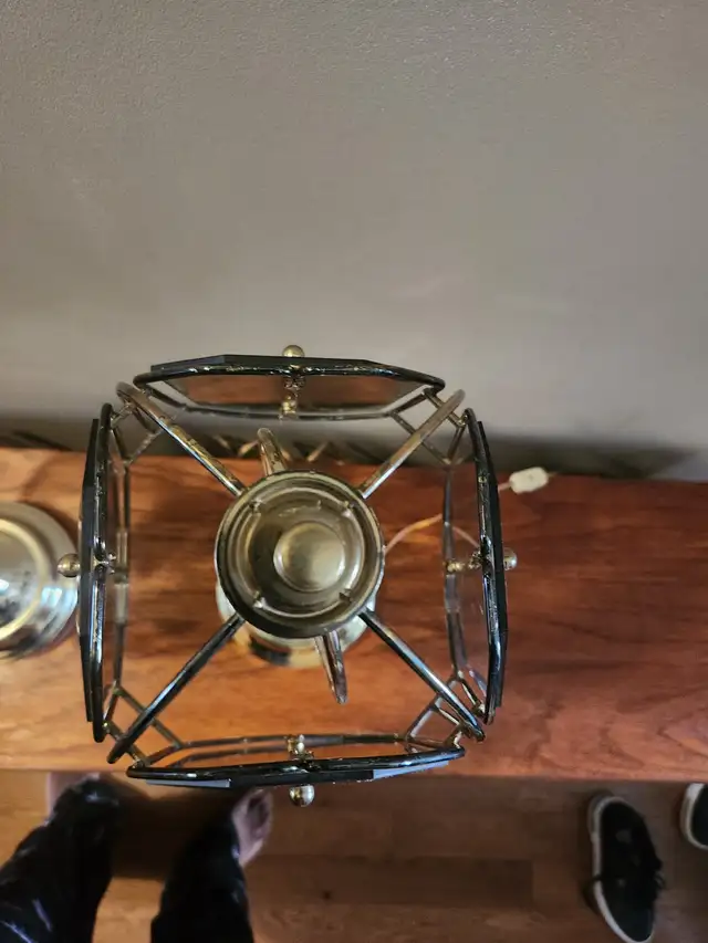 PAIR OF VINTAGE BRASS & SMOKED-GLASS TABLE LAMPS in Indoor Lighting & Fans in Oakville / Halton Region - Image 9