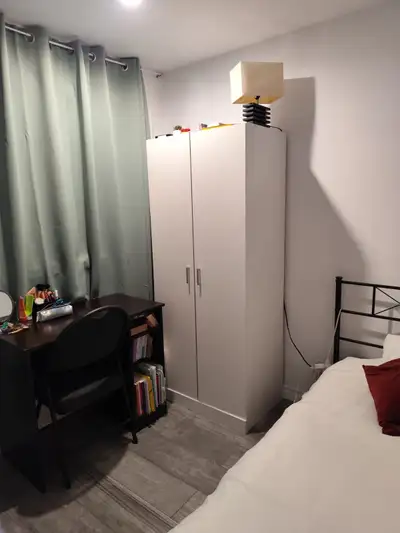 appartement de 3 chambres avec une salle de bain et une salle d’eau. Laveuse-sécheuse Meublé avec in...