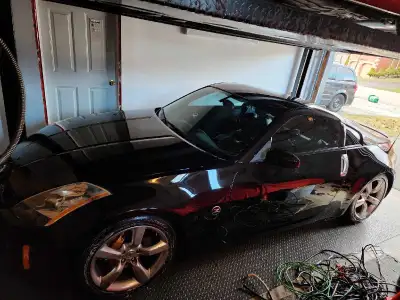 2005 350z Anniversary Edition Plated #147 of 300 released in Canada 45,000 kilometers 6 speed manual...