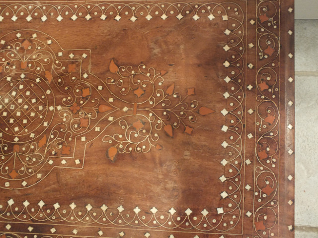 ANGLO INDIAN INLAID COFFEE TABLE in Coffee Tables in Barrie - Image 4