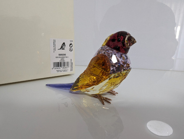 SWAROVSKI CRYSTAL ~ IDYLLIA SCS GOULDIAN FINCH Bird Figurine NEW in Arts & Collectibles in Thunder Bay - Image 4