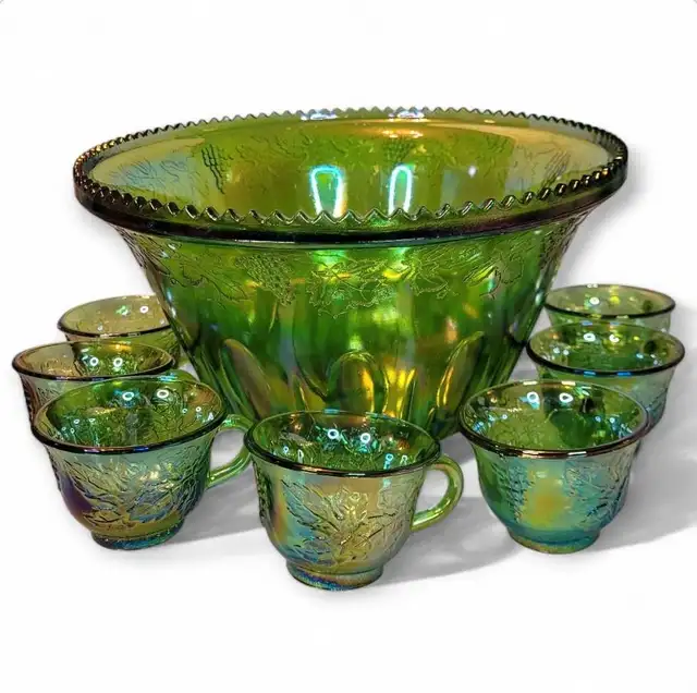 Vintage Carnival Glass Punch Bowl and 12 Cups iridescent green in Holiday, Event & Seasonal in City of Montréal - Image 2