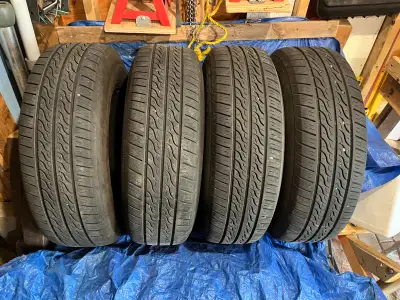 Salut, Voici 4 pneus d'ÉTÉ à vendre pas chers. Ils ont été utilisés pour un été seulement et il ne s...