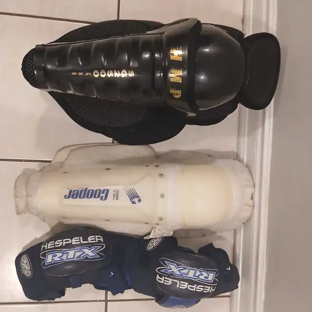 Various Hockey Equipment in Hockey in City of Toronto - Image 7
