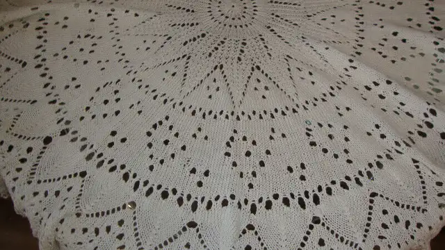 Nappe ronde en fil de coton tricotée à la main in Hobbies & Crafts in Lévis - Image 4