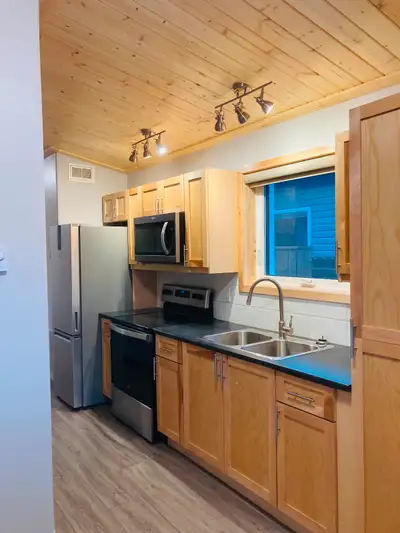 Suite is private and located on side of main house, which is occupied by owners. Suitable for 1 work...