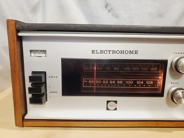 Vintage 60's Electro home Circa Stereo Receiver  52-522-01 in Stereo Systems & Home Theatre in Mississauga / Peel Region - Image 3