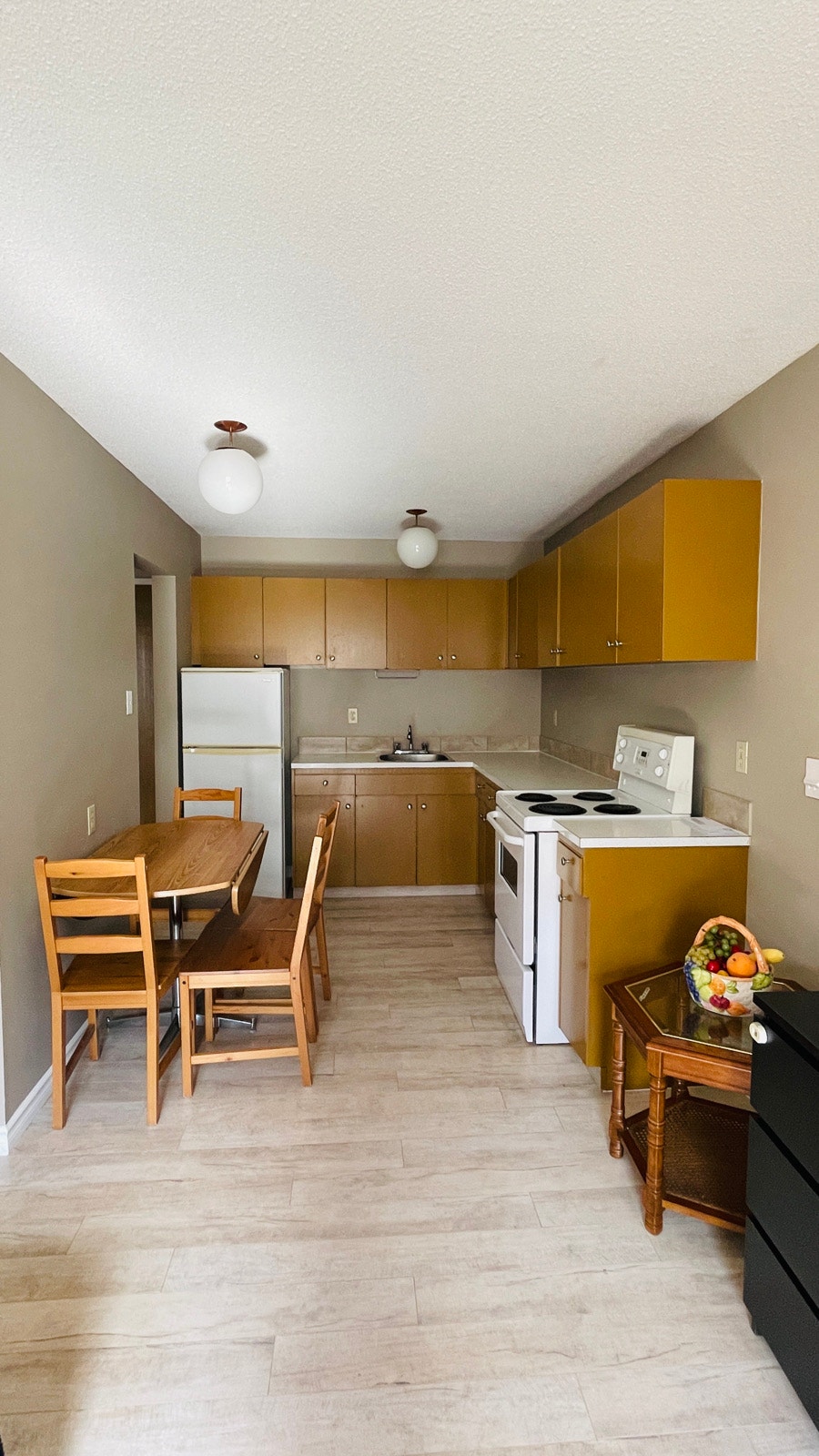 FOR RENT 1 BD apartment - 11916 105 St Edmonton (NAIT area) 2