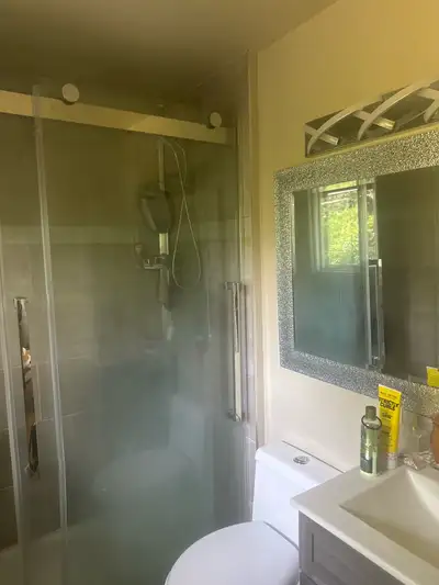 Large master bed room with ensuite. Shared kitchen Must be female Utilities included Internet access...