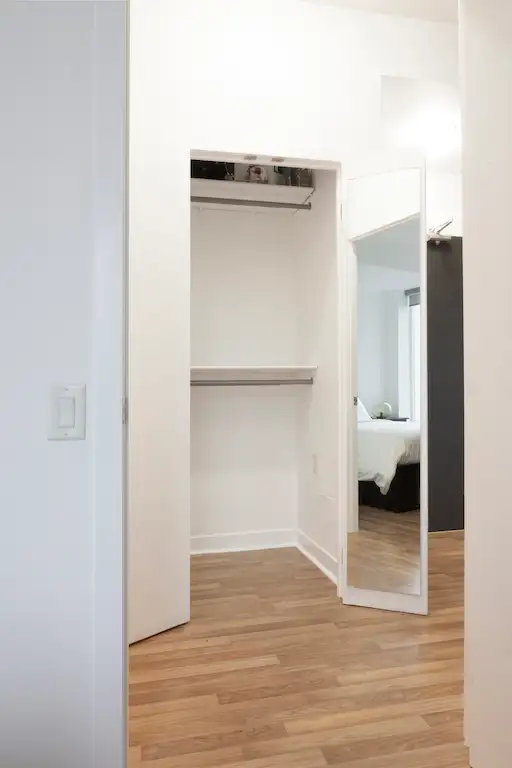 8 Colborne Street - 1 bd/1bth luxury property - Investor Dream!, photo 3 of 4