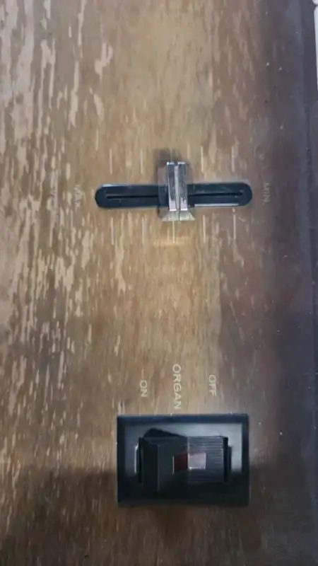 Swinger 200 The Entertainer Organ in Pianos & Keyboards in Edmonton - Image 4