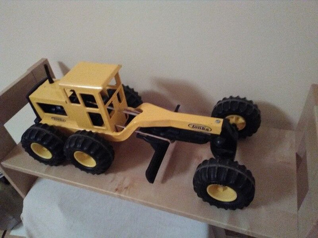 Sold - Tonka Road Grader in Toys & Games in City of Toronto - Image 3