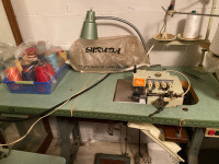 Siruba overlock machine with free thread spools