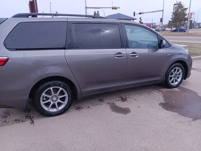 SIENNA AWD 2017 XLT FULL LOAD437917416382146560