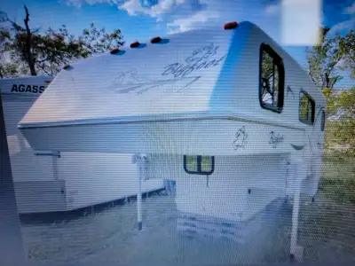 2003 Bigfoot 25C10.6B Truck Camper. Anniversary Edition. 10.6 foot. Weight 1359 kg. Dry bathroom wit...
